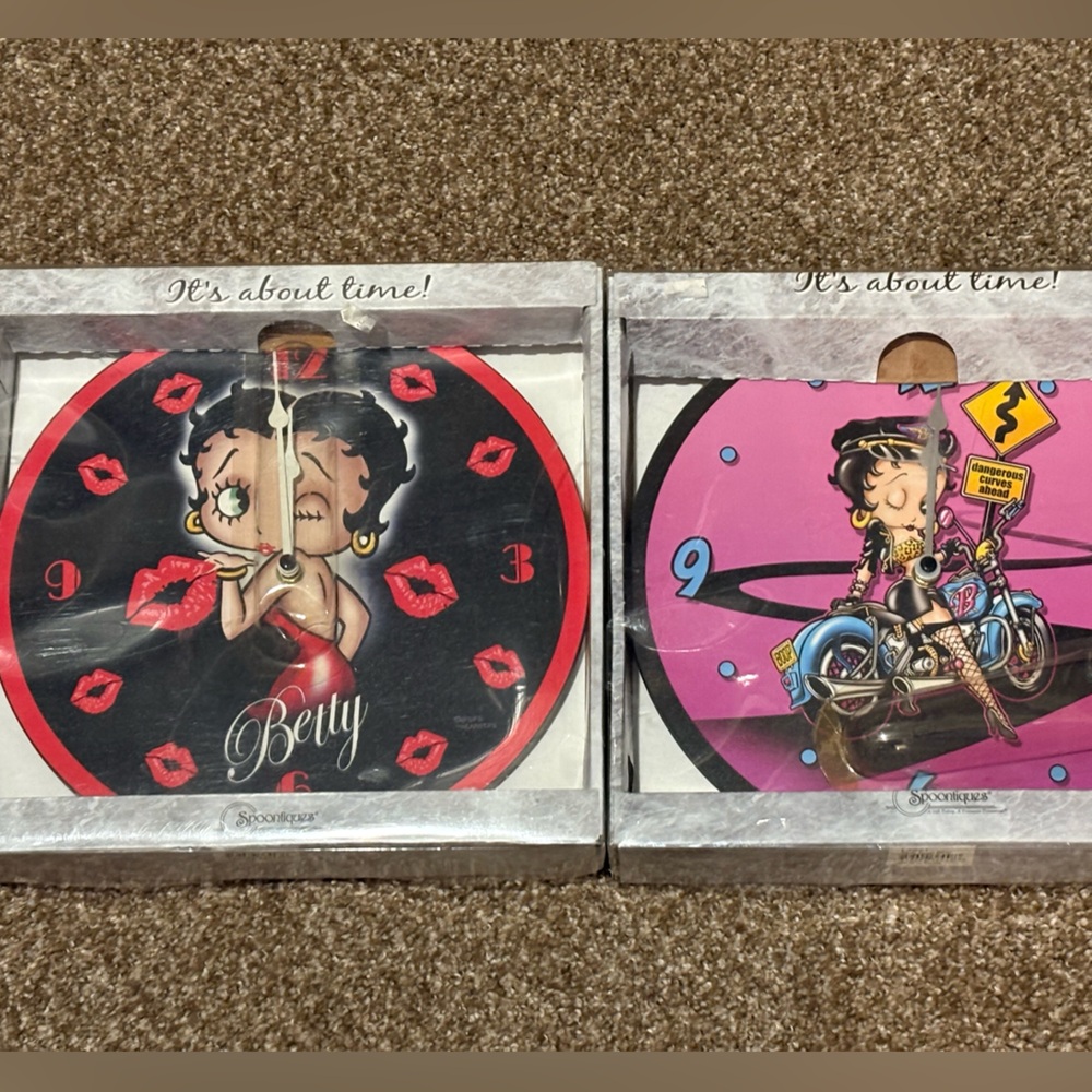 2 Set Betty Boop Decorative Clocks